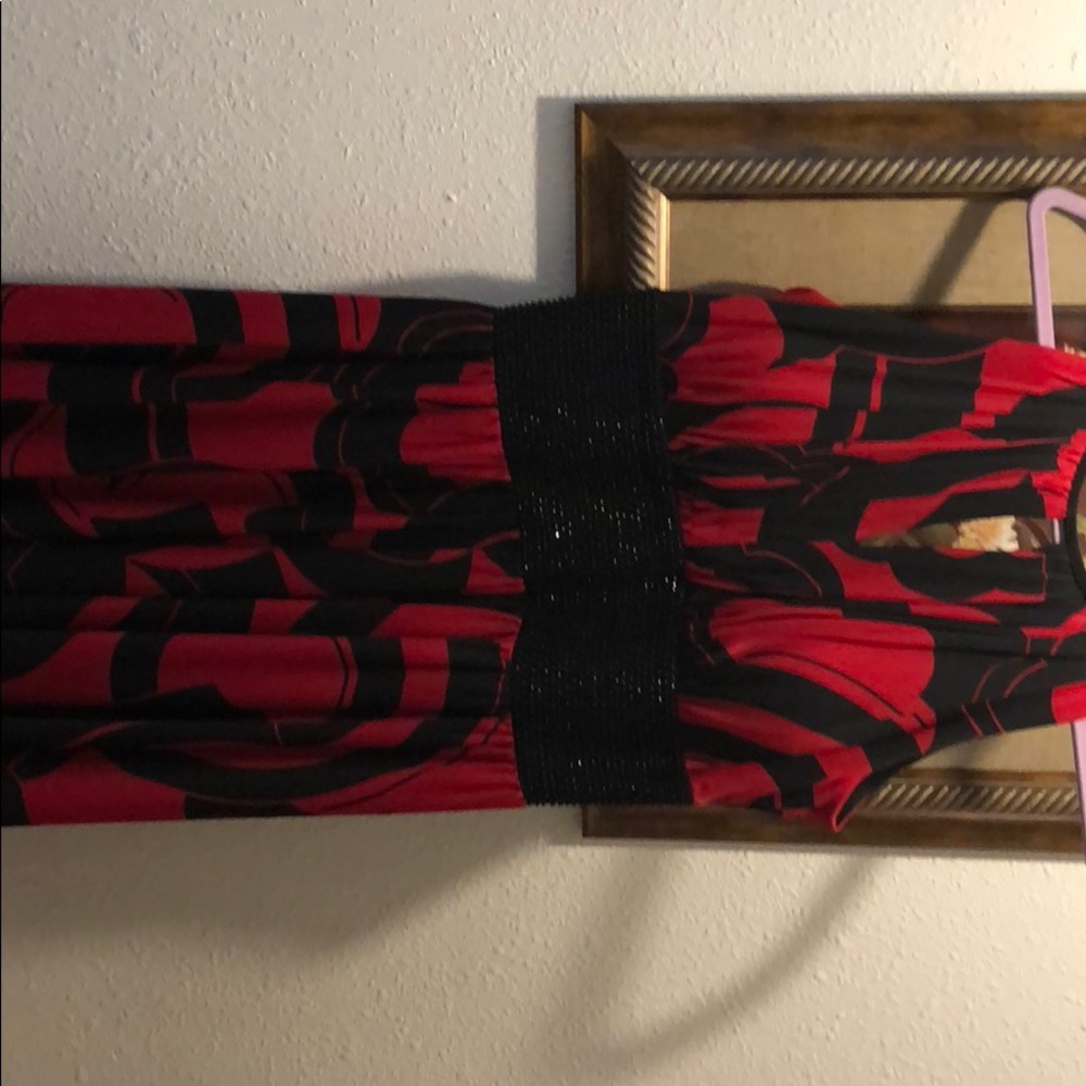 Sleeveless black and red dress